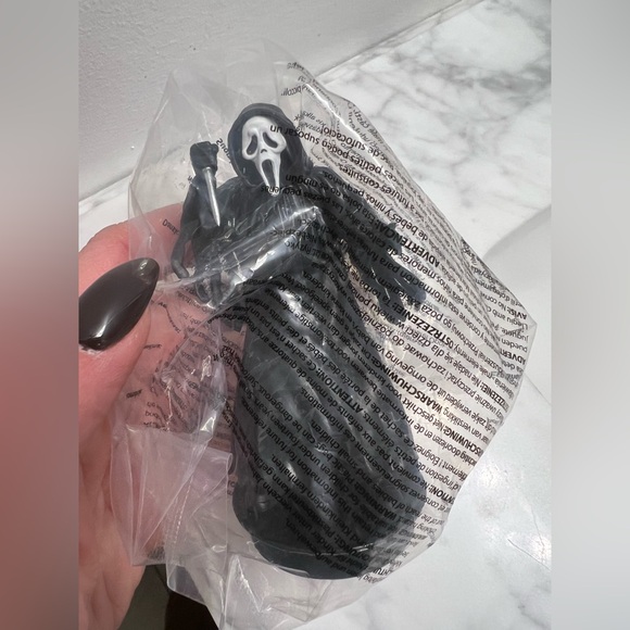 SCREAM Cup with Ghostface Topper - Picture 5 of 5